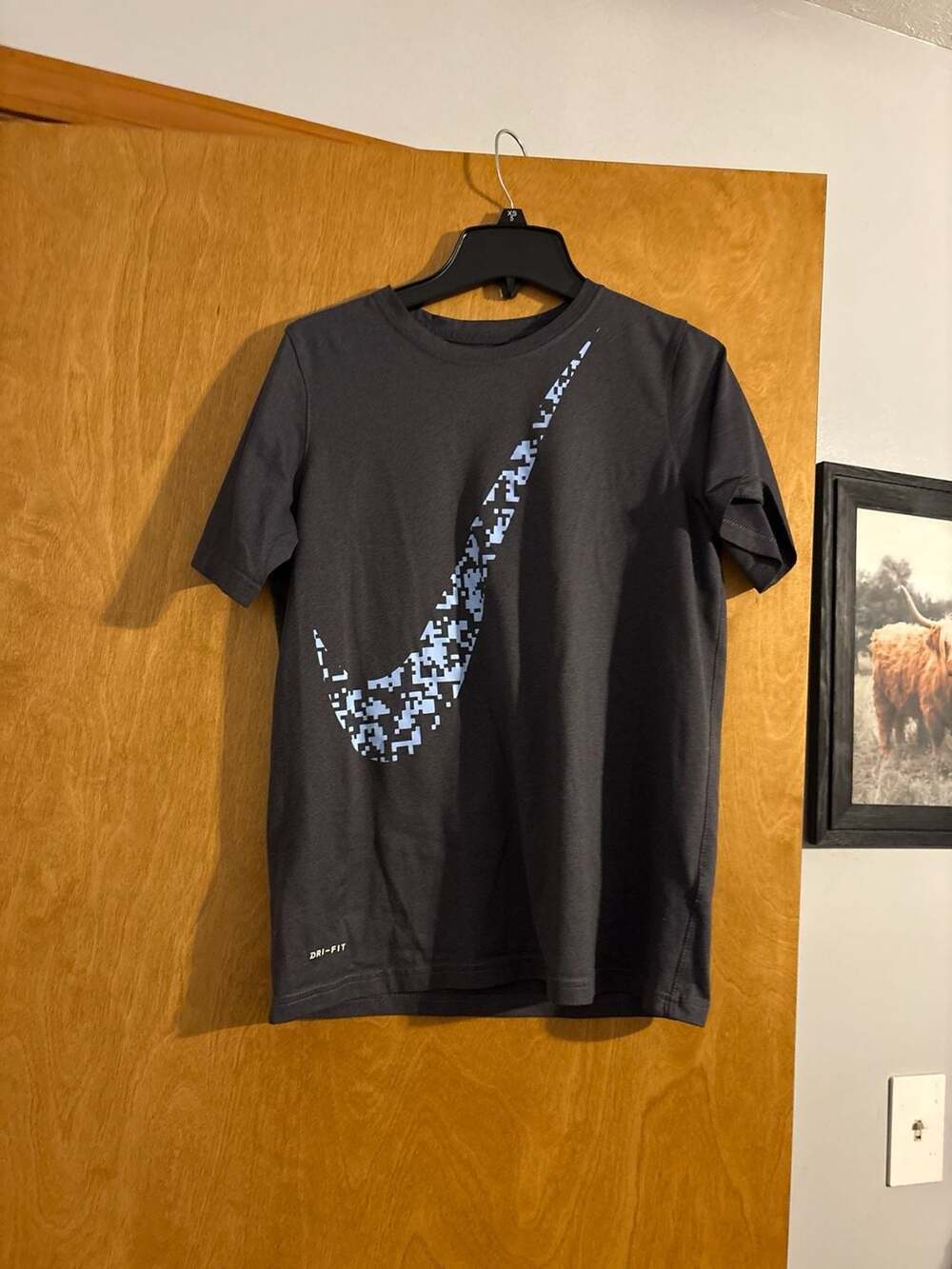 Nike Big Kids Dri-FIT Pixel Swoosh Training T-Shirt Gray